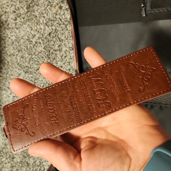 Finpac Vegan Leather Bible case β Beautiful β Vegan Leather bookmark,incl. β NEW - Picture 7 of 16